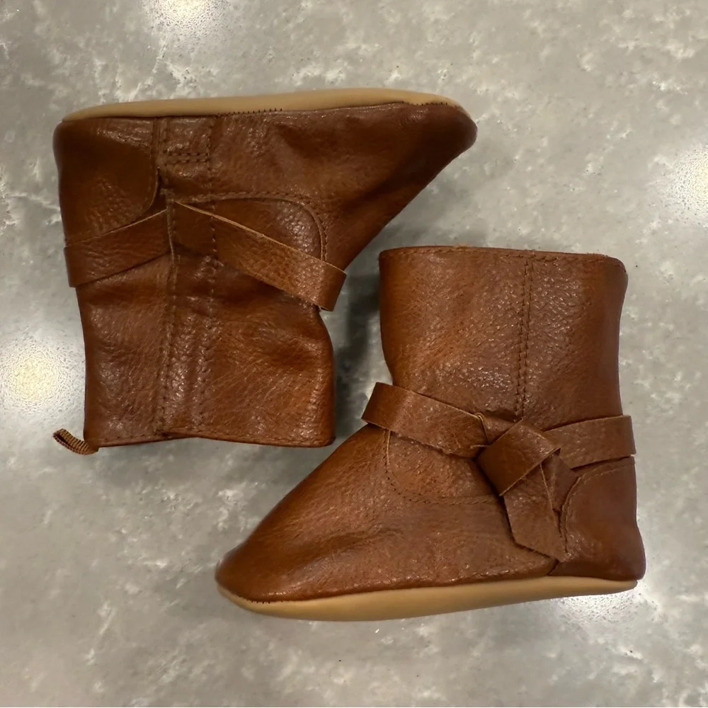 Old Navy Tan Faux Suede Fur Lined Bow Boots 6-12M EUC  baby walker soft sole